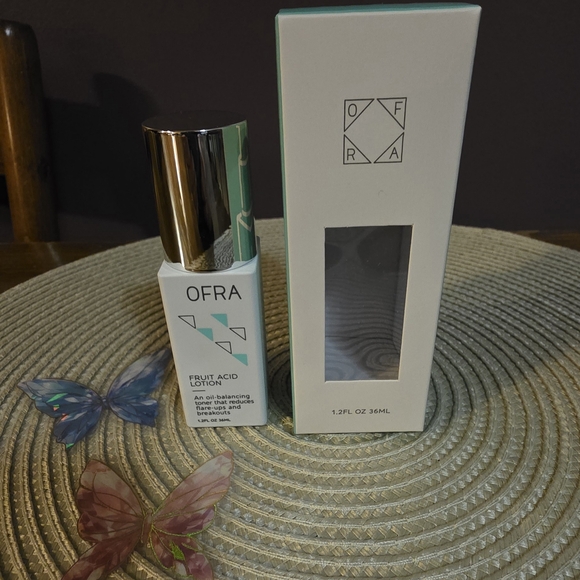 OFRA Makeup Set with Silver and White Packaging - Picture 13 of 16